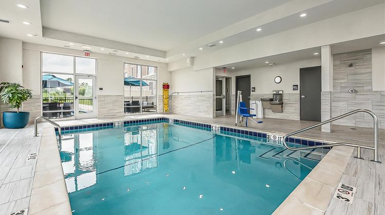 Hampton Inn & Suites Howell Pool