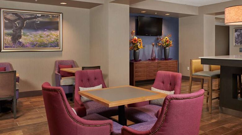 <b>Hampton Inn Sherwood Portland Lobby</b>. Images powered by <a href="https://iceportal.shijigroup.com/" title="IcePortal" target="_blank">IcePortal</a>.