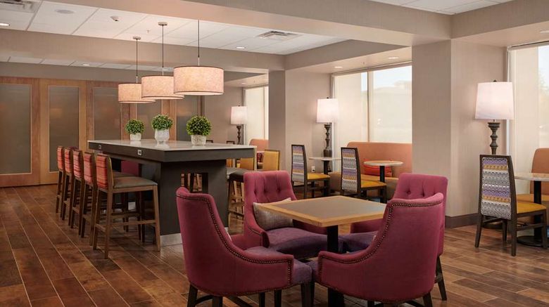 <b>Hampton Inn Sherwood Portland Lobby</b>. Images powered by <a href="https://iceportal.shijigroup.com/" title="IcePortal" target="_blank">IcePortal</a>.