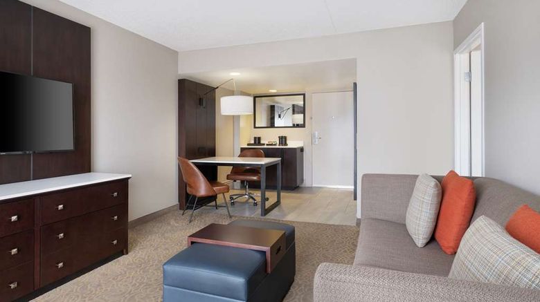 <b>Embassy Suites by Hilton Tucson East Room</b>. Images powered by <a href="https://iceportal.shijigroup.com/" title="IcePortal" target="_blank">IcePortal</a>.