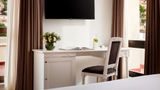 <b>NH Sintra Centro Room</b>. Images powered by <a href="https://iceportal.shijigroup.com/" title="IcePortal" target="_blank">IcePortal</a>.