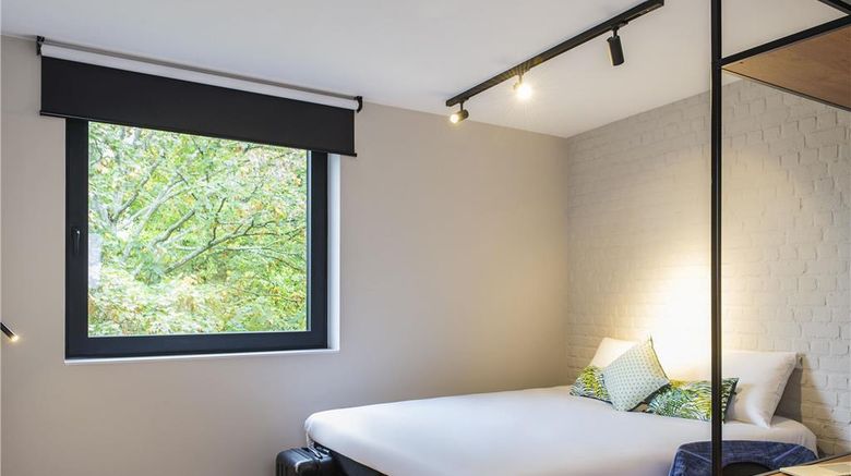 <b>Ibis Brussels Centre Chatelain Room</b>. Images powered by <a href="https://iceportal.shijigroup.com/" title="IcePortal" target="_blank">IcePortal</a>.