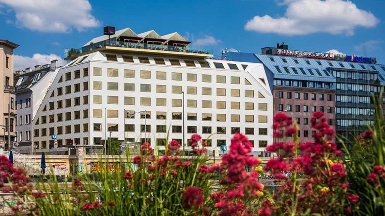 <b>Radisson Red Vienna Exterior</b>. Images powered by <a href="https://iceportal.shijigroup.com/" title="IcePortal" target="_blank">IcePortal</a>.