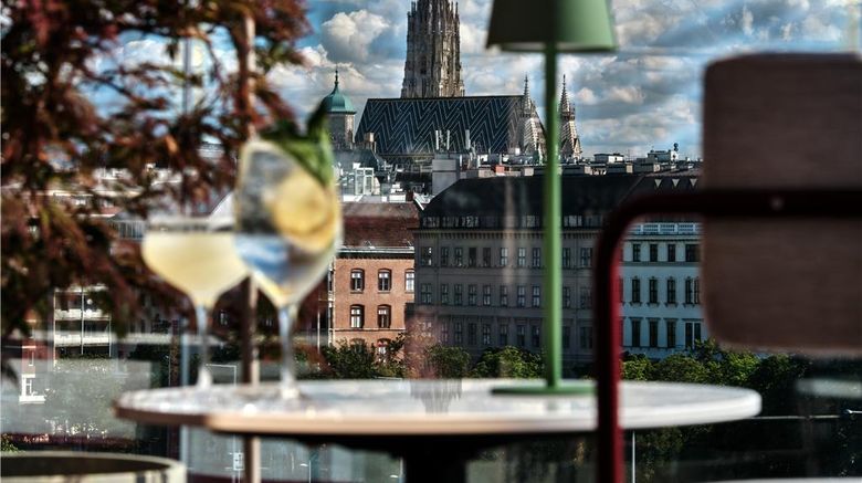 <b>Radisson Red Vienna Restaurant</b>. Images powered by <a href="https://iceportal.shijigroup.com/" title="IcePortal" target="_blank">IcePortal</a>.