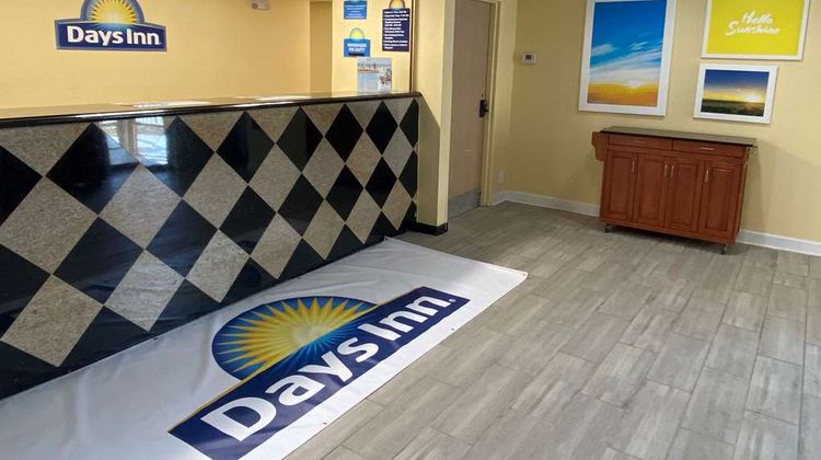 Days Inn Morrow Southlake Lobby