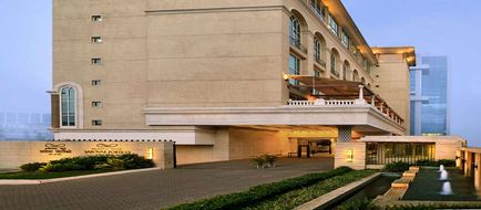 Majestic Court Sarovar Portico Exterior