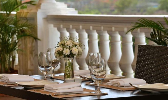 Majestic Court Sarovar Portico Exterior