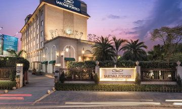 Nidhivan Sarovar Portico