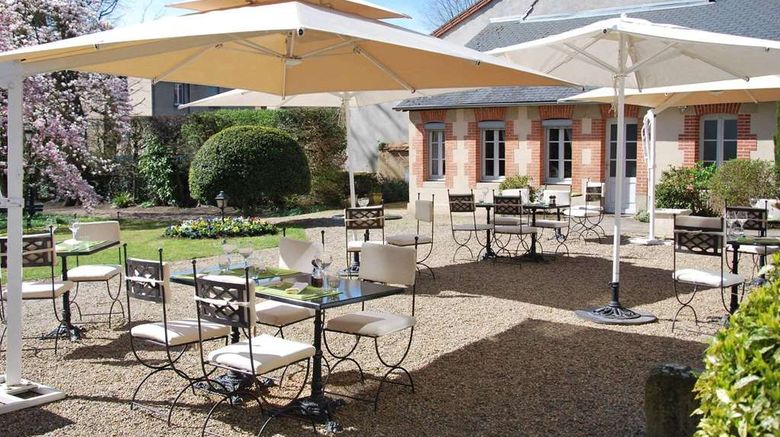 <b>Clos de Bourgogne Restaurant</b>. Images powered by <a href="https://iceportal.shijigroup.com/" title="IcePortal" target="_blank">IcePortal</a>.