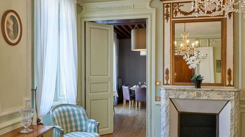 <b>Clos de Bourgogne Lobby</b>. Images powered by <a href="https://iceportal.shijigroup.com/" title="IcePortal" target="_blank">IcePortal</a>.