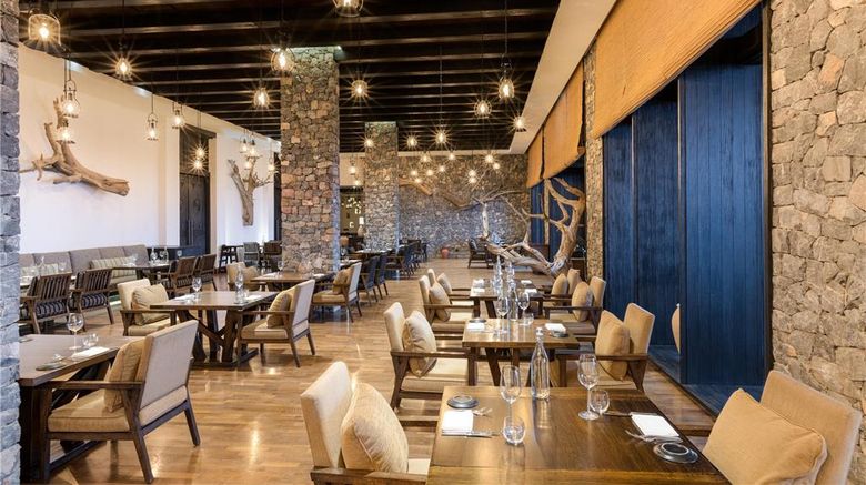 <b>Alila Jabal Akhdar Restaurant</b>. Images powered by <a href="https://iceportal.shijigroup.com/" title="IcePortal" target="_blank">IcePortal</a>.