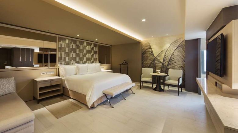 <b>El Embajador, a Royal Hideaway Hotel Room</b>. Images powered by <a href="https://iceportal.shijigroup.com/" title="IcePortal" target="_blank">IcePortal</a>.