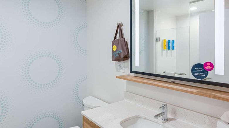 <b>Tru by Hilton Clarksville Room</b>. Images powered by <a href="https://iceportal.shijigroup.com/" title="IcePortal" target="_blank">IcePortal</a>.