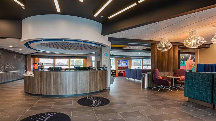Tru by Hilton Clarksville Lobby
