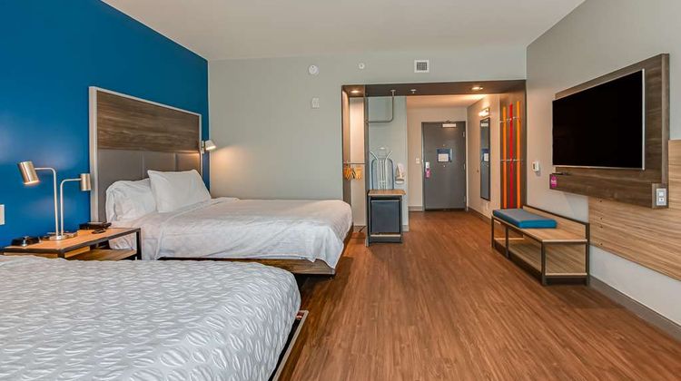 Tru by Hilton Clarksville Room