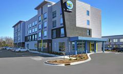 Tru by Hilton Burlington