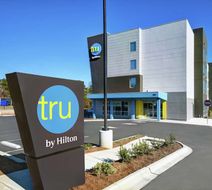 Tru by Hilton Burlington Exterior