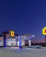 Super 8 by Wyndham Kingwood