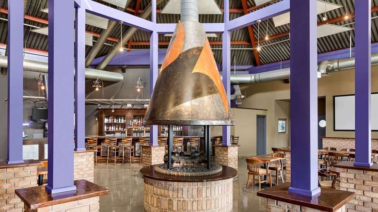 <b>Royal Hotel Edmonton Airport Trademark Restaurant</b>. Images powered by <a href="https://iceportal.shijigroup.com/" title="IcePortal" target="_blank">IcePortal</a>.