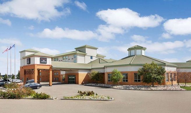 Royal Hotel Edmonton Airport Trademark Exterior