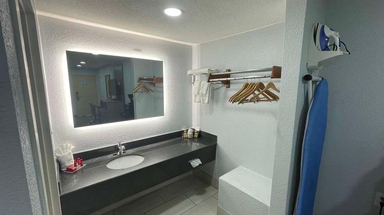 <b>SureStay Hotel by Best Western Childress Room</b>. Images powered by <a href="https://iceportal.shijigroup.com/" title="IcePortal" target="_blank">IcePortal</a>.