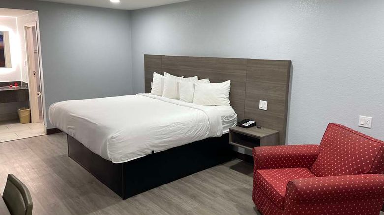 <b>SureStay Hotel by Best Western Childress Room</b>. Images powered by <a href="https://iceportal.shijigroup.com/" title="IcePortal" target="_blank">IcePortal</a>.