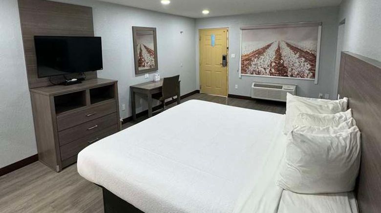 <b>SureStay Hotel by Best Western Childress Room</b>. Images powered by <a href="https://iceportal.shijigroup.com/" title="IcePortal" target="_blank">IcePortal</a>.