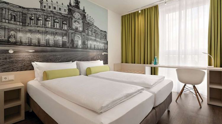 Super 8 by Wyndham Mainz Zollhafen Room