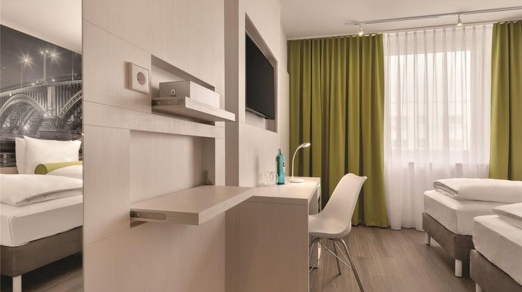 Super 8 by Wyndham Mainz Zollhafen Room