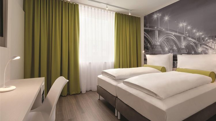 Super 8 by Wyndham Mainz Zollhafen Room