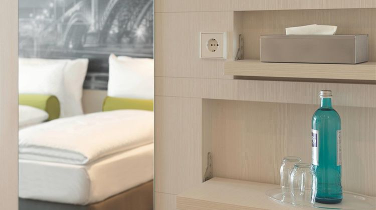 Super 8 by Wyndham Mainz Zollhafen Room