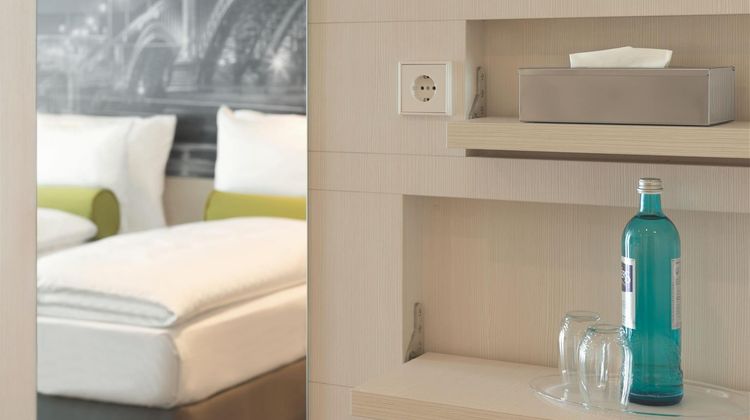 Super 8 by Wyndham Mainz Zollhafen Room