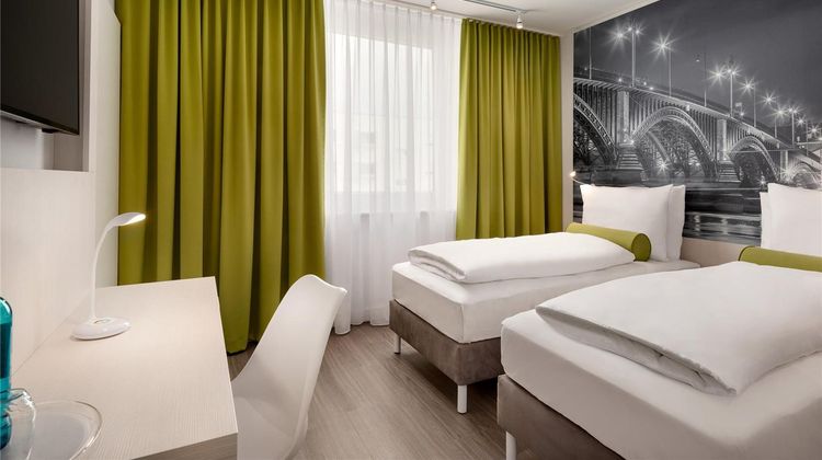 Super 8 by Wyndham Mainz Zollhafen Room