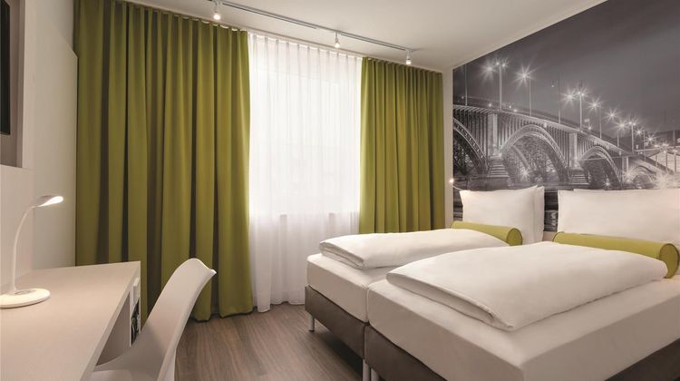 Super 8 by Wyndham Mainz Zollhafen Room