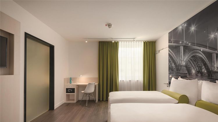 Super 8 by Wyndham Mainz Zollhafen Room