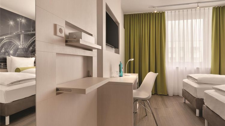 Super 8 by Wyndham Mainz Zollhafen Room