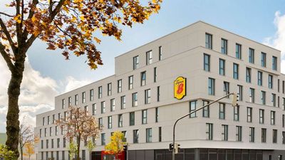 Super 8 by Wyndham Augsburg