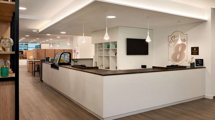 Super 8 by Wyndham Augsburg Lobby