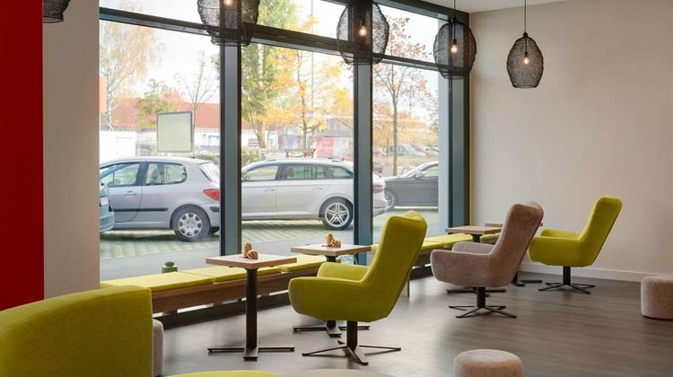 Super 8 by Wyndham Augsburg Lobby