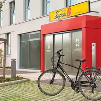 Super 8 by Wyndham Augsburg