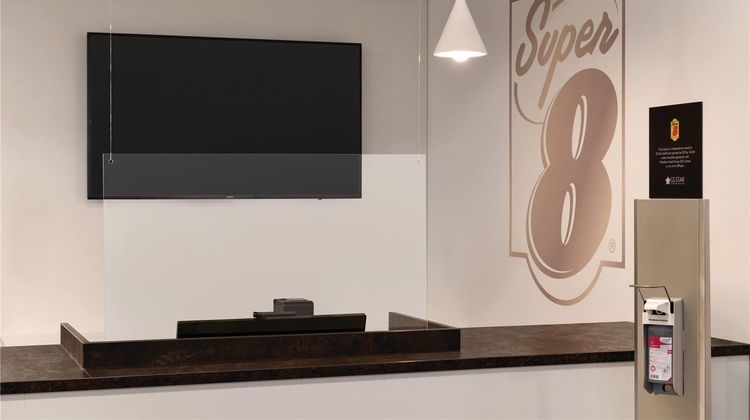 Super 8 by Wyndham Augsburg Lobby
