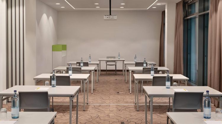Super 8 by Wyndham Augsburg Meeting
