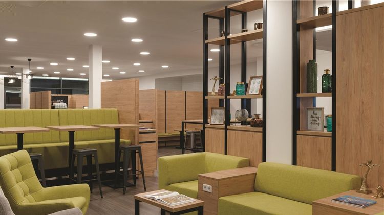 Super 8 by Wyndham Augsburg Lobby