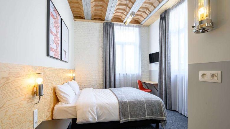 <b>Hotel La Grande Cloche Room</b>. Images powered by <a href="https://iceportal.shijigroup.com/" title="IcePortal" target="_blank">IcePortal</a>.
