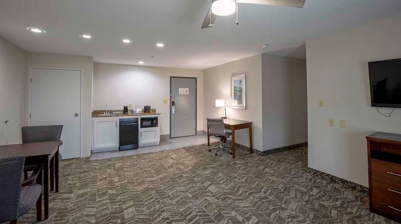 <b>Best Western Plus Vermilion River Inn Suite</b>. Images powered by <a href="https://iceportal.shijigroup.com/" title="IcePortal" target="_blank">IcePortal</a>.