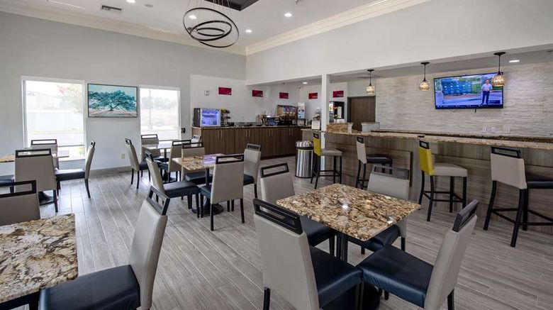 <b>Best Western Plus Vermilion River Inn Restaurant</b>. Images powered by <a href="https://iceportal.shijigroup.com/" title="IcePortal" target="_blank">IcePortal</a>.