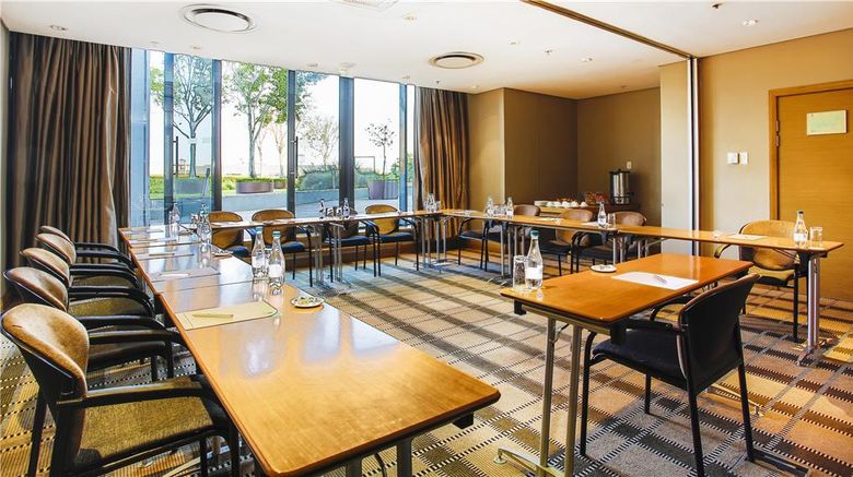 <b>RH Hotel Pretoria Meeting</b>. Images powered by <a href="https://iceportal.shijigroup.com/" title="IcePortal" target="_blank">IcePortal</a>.