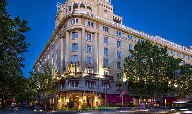 Wellington Hotel Exterior