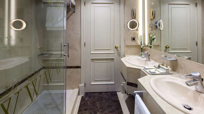 <b>Wellington Hotel Suite</b>. Images powered by <a href="https://iceportal.shijigroup.com/" title="IcePortal" target="_blank">IcePortal</a>.