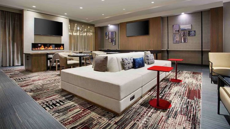DoubleTree by Hilton Chicago Midway Apt Lobby